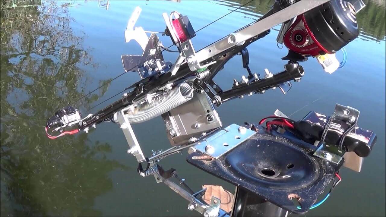 An Arduino-powered fishing pole with automatic casting and reeling