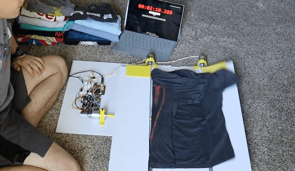 Cómo construir una Máquina automática para doblar camisetas con Arduino 