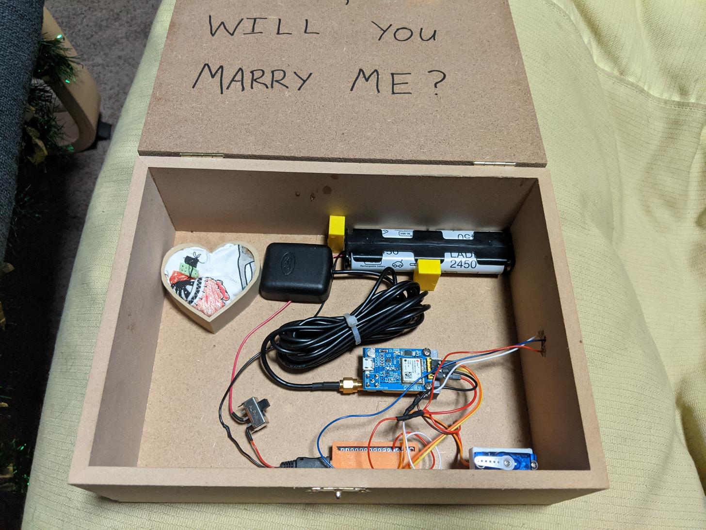 Arduino-powered puzzle boxes help pop the question