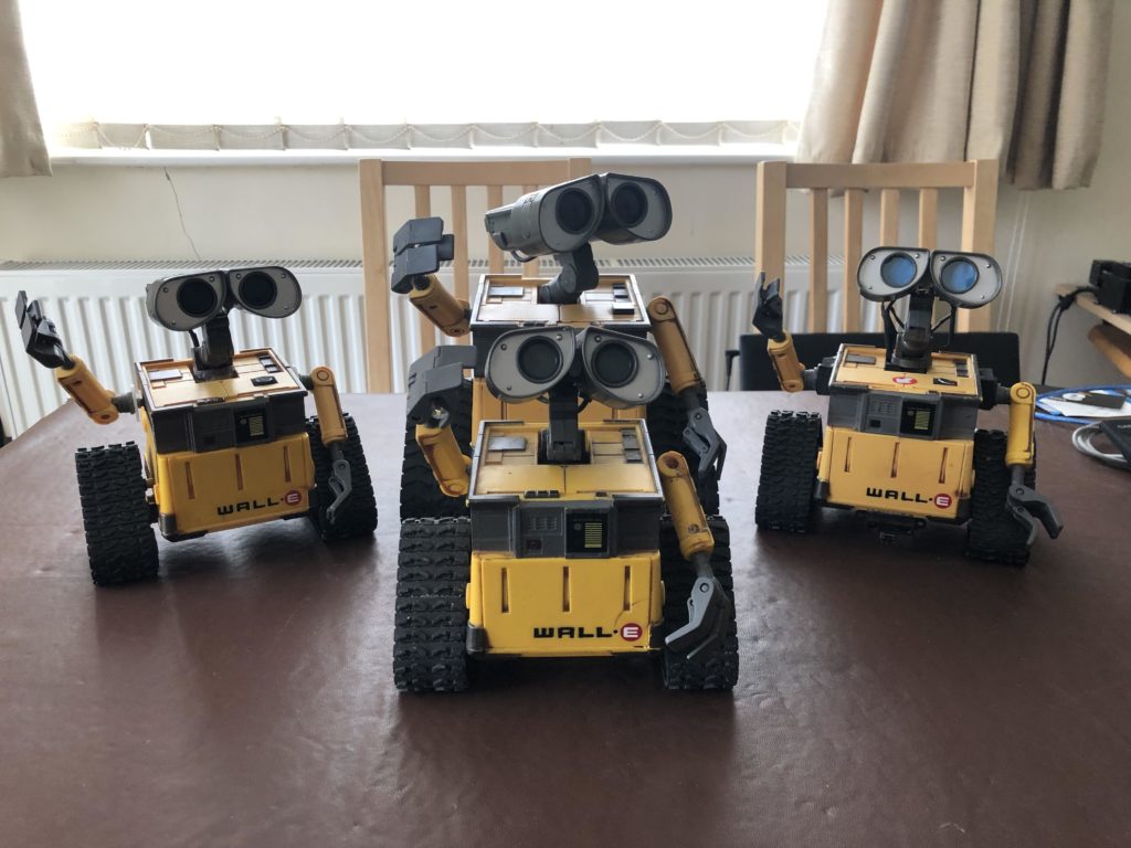 Talking WALL-E Robot - Nếu bạn muốn xem một con robot đáng yêu và thông minh có khả năng nói chuyện, thì đây là lựa chọn tuyệt vời. Hãy xem hình ảnh của nó và cảm nhận sự đáng yêu của con robot nhỏ bé này.