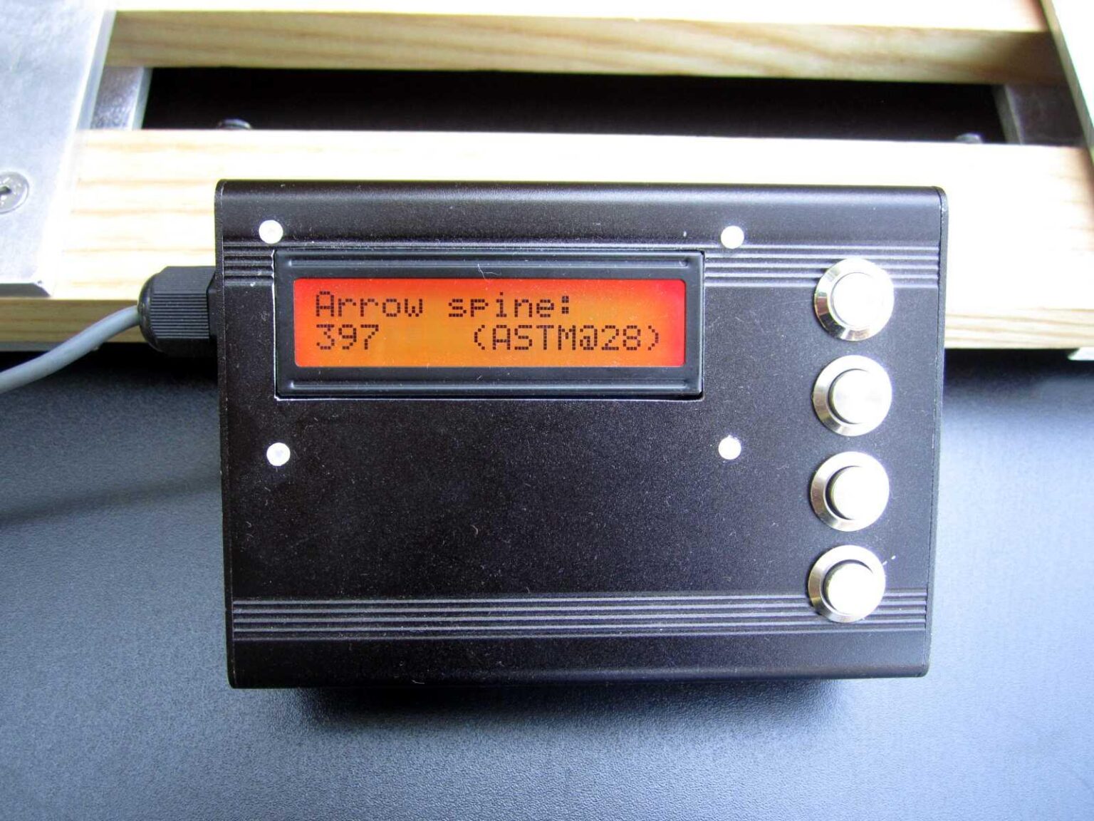 This electronic arrow spine tester measures arrow consistency Arduino