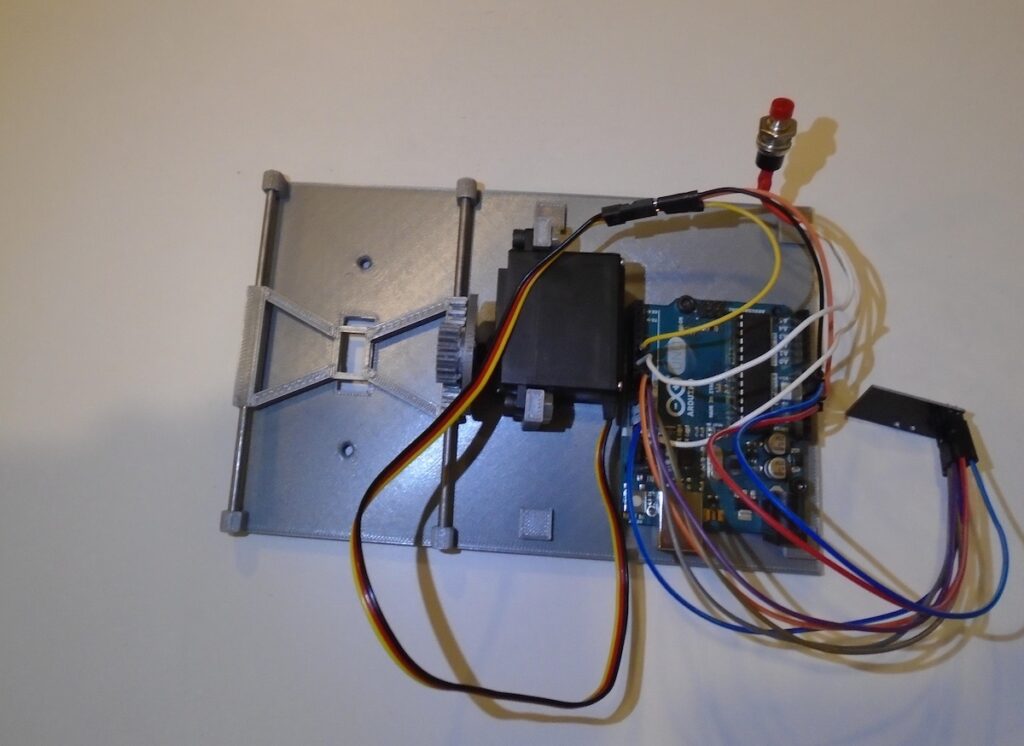Retrofit your light switch with this remote-controlled device | Arduino
