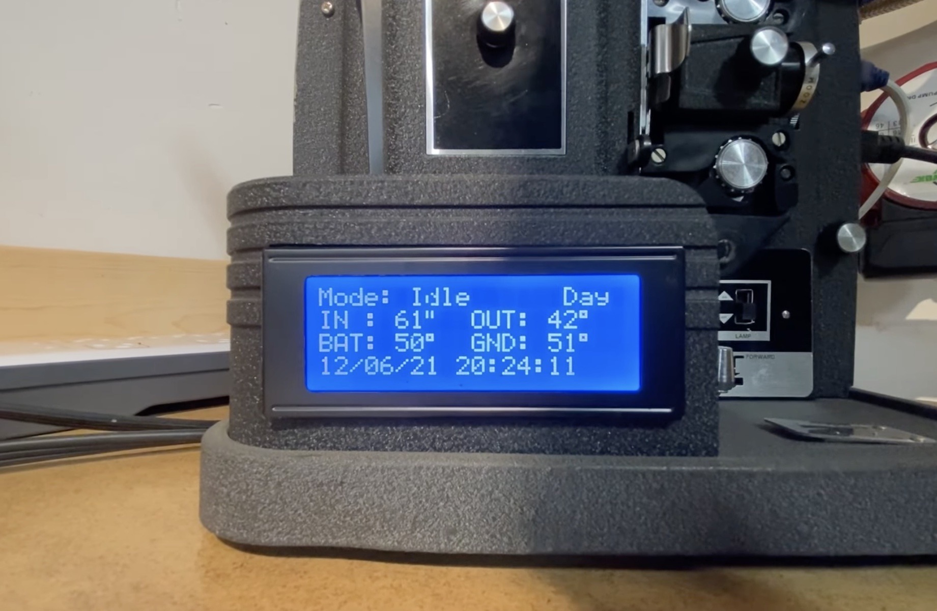 Homemade thermal battery system keeps the shop cool with Arduino ...