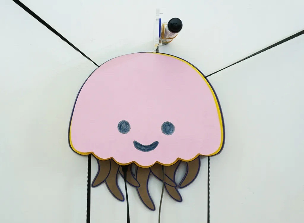 Meet Fumik, a compact jellyfish robot that draws on walls