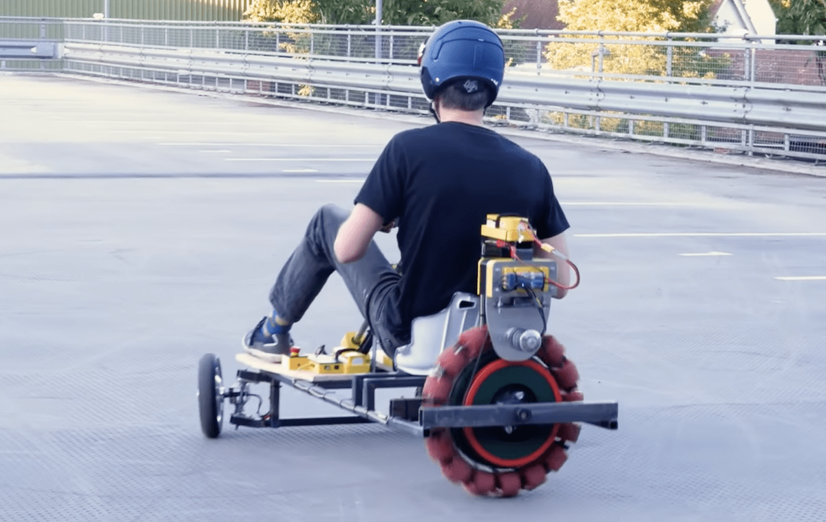 Equipping a go-kart with an omni wheel for endless drifting