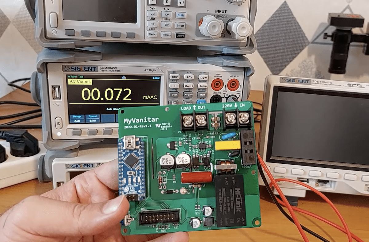 This high-precision AC meter handles inductive loads