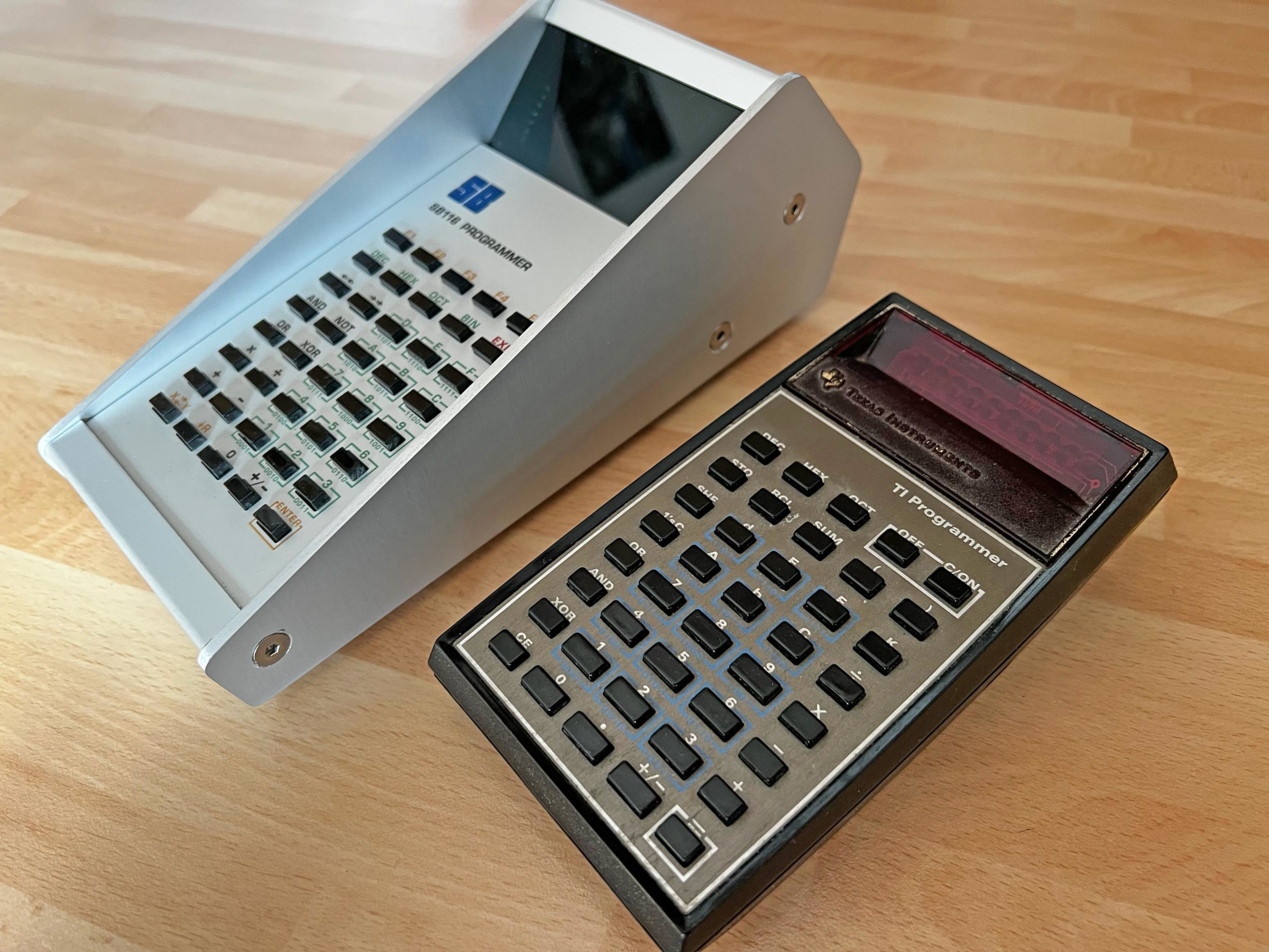 Simon Boak's SB116 is a DIY calculator inspired by the TI programmer