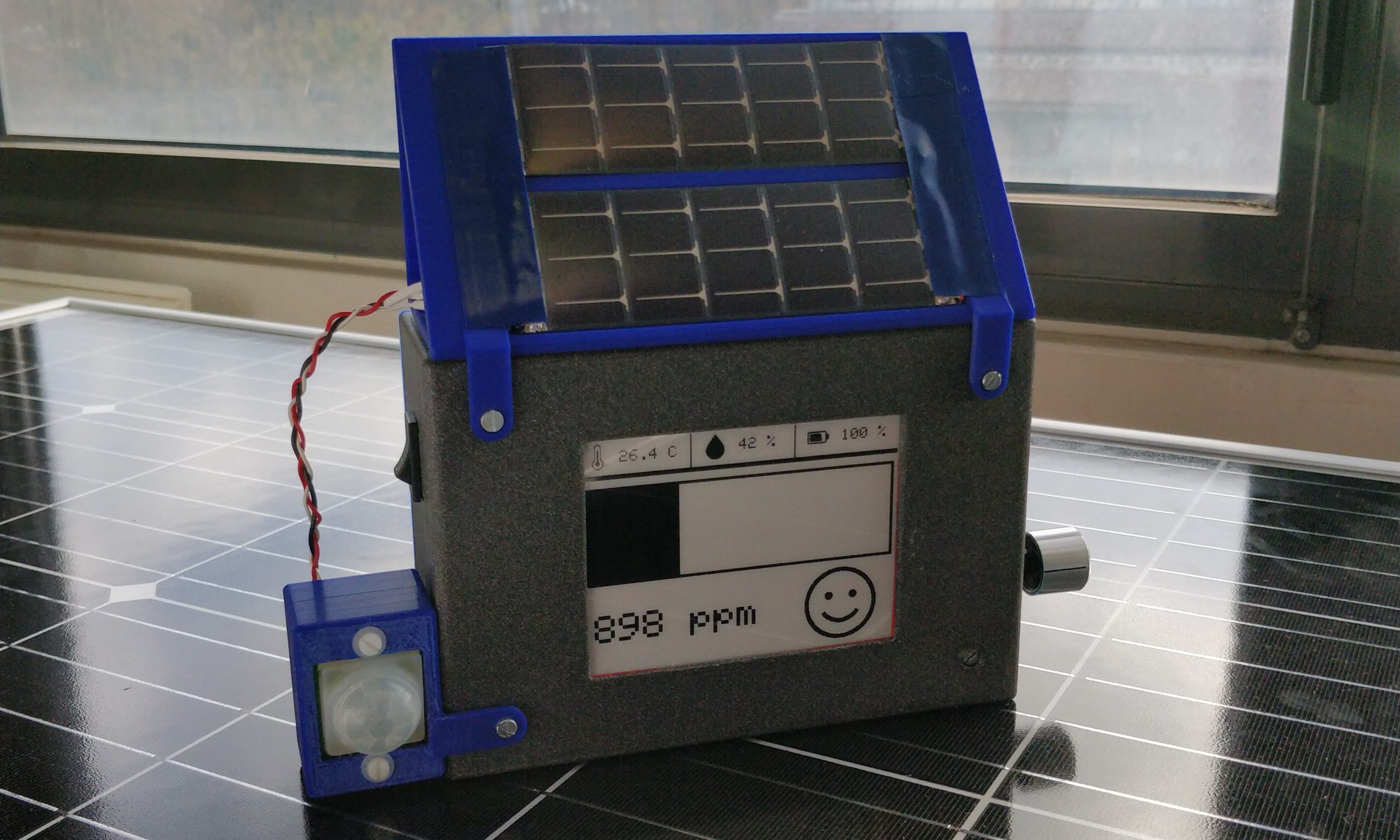 Small, MKR WAN 1310-powered gadget displays CO2 ranges in lecture rooms
