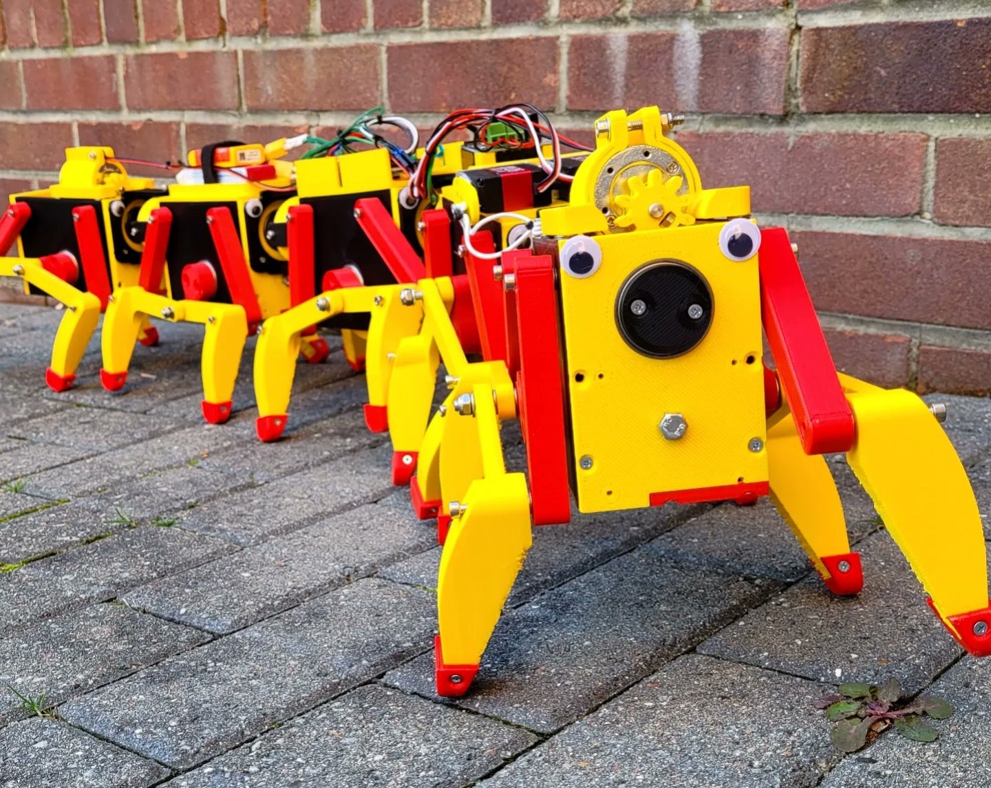 James Bruton's robot centipede of many legs | Arduino Blog