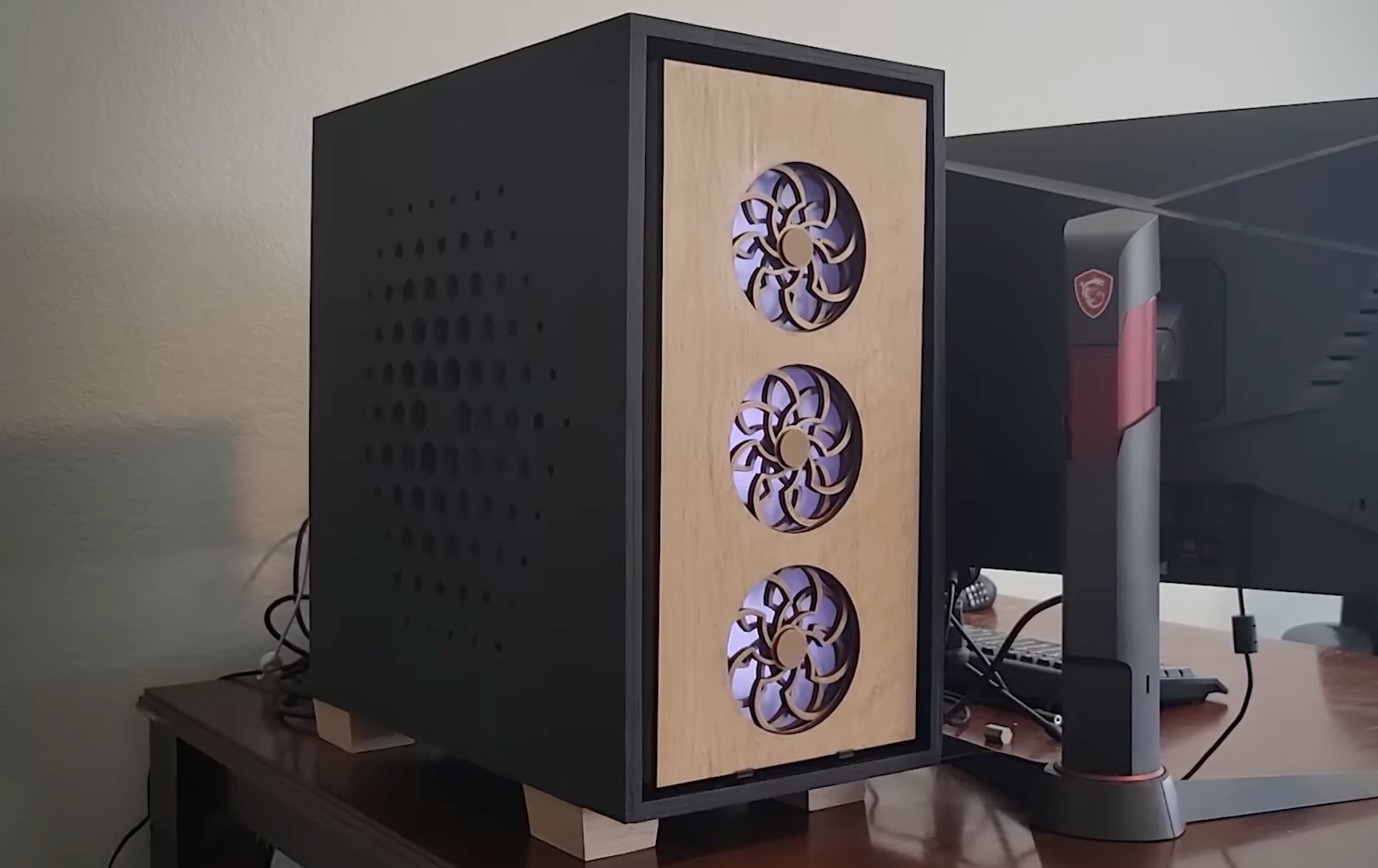 DIY PC case features interchangeable kinetic front panels