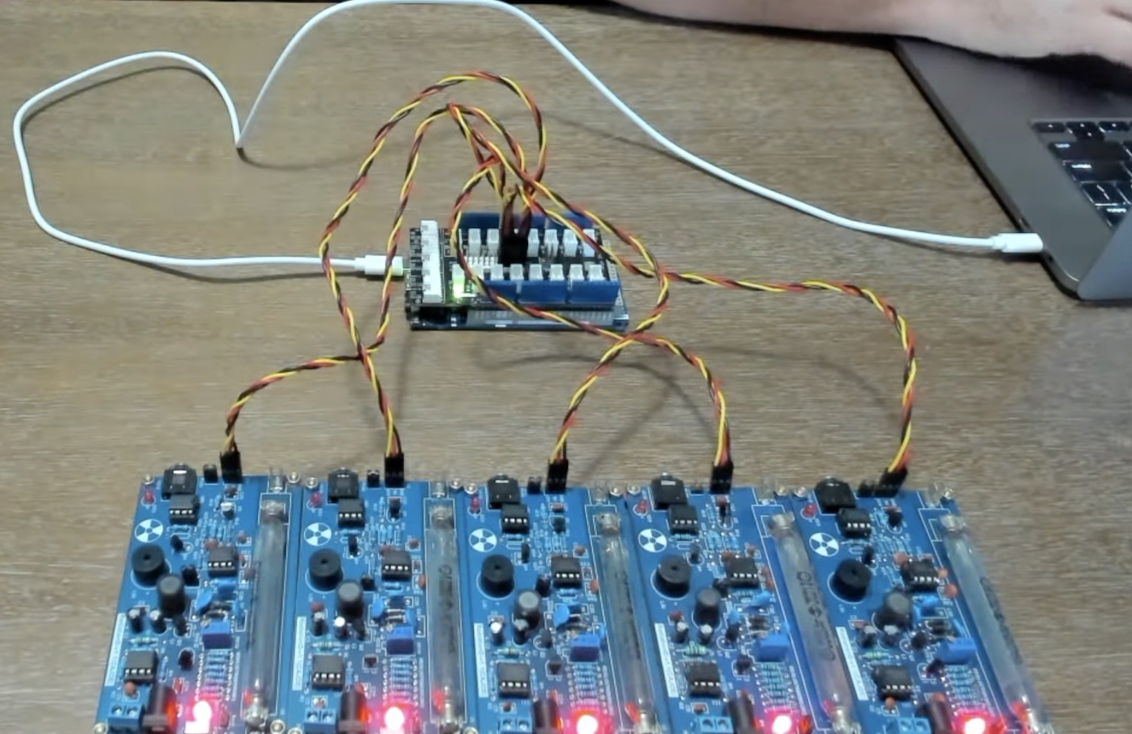 Radioactively generated music with the Arduino GIGA R1 WiFi and Ableton Live