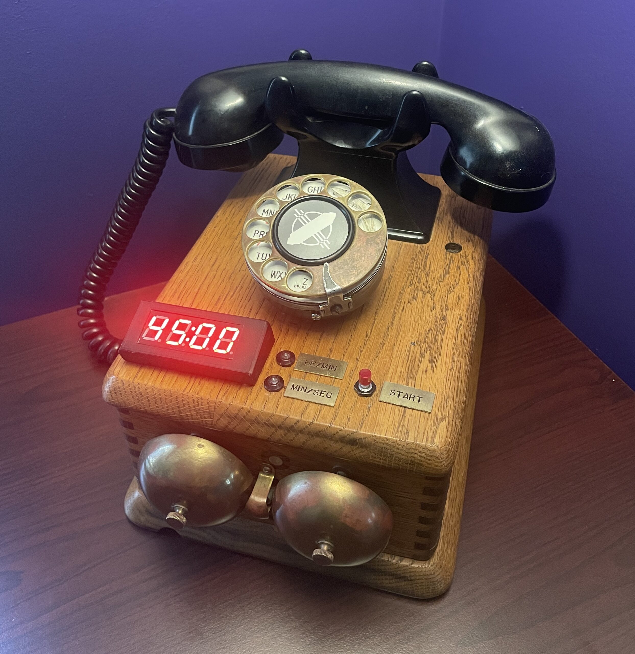 Vintage rotary phone becomes stylish kitchen timer