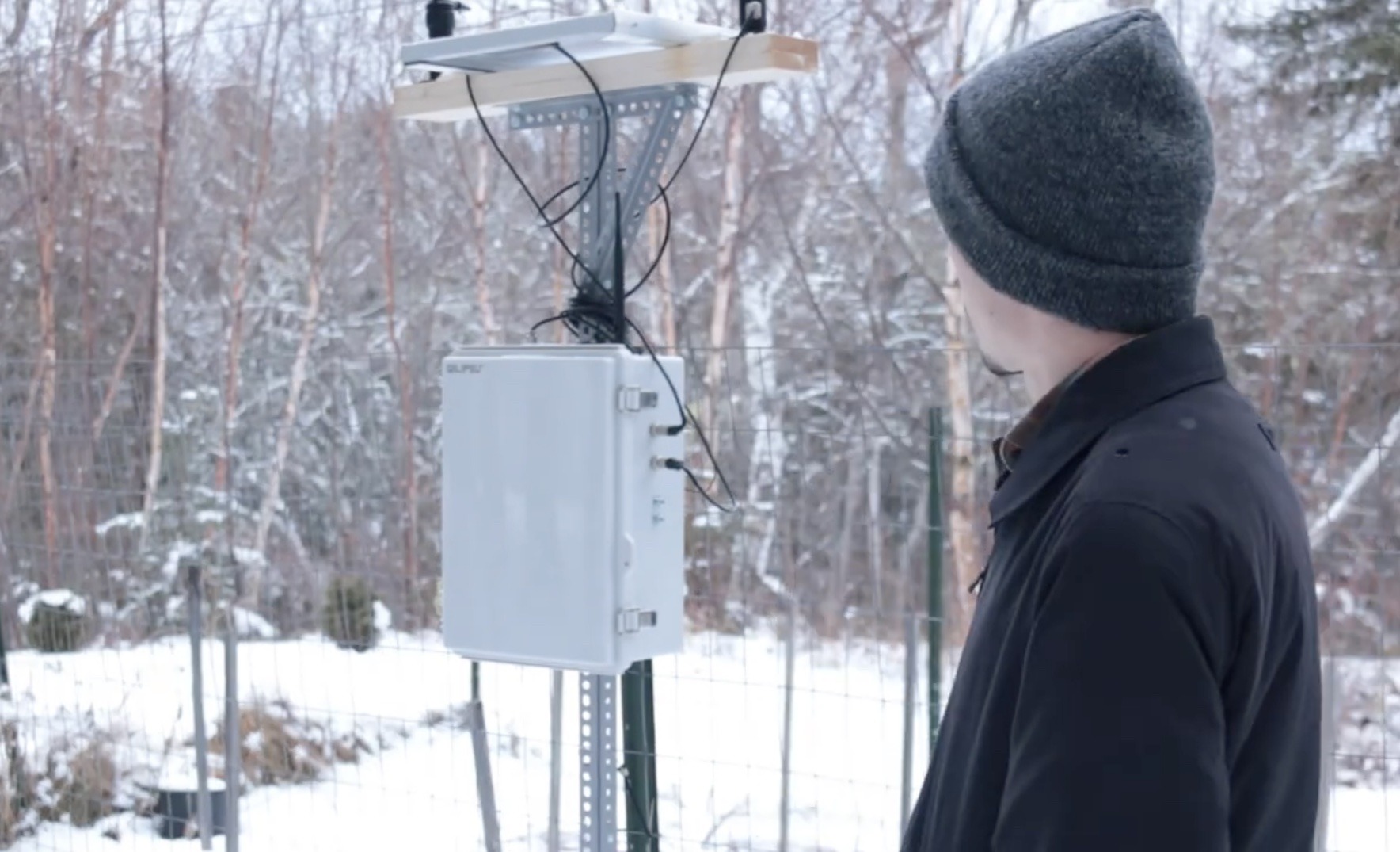 A DIY weather display with dedicated outdoor sensor station Circuit Diagram