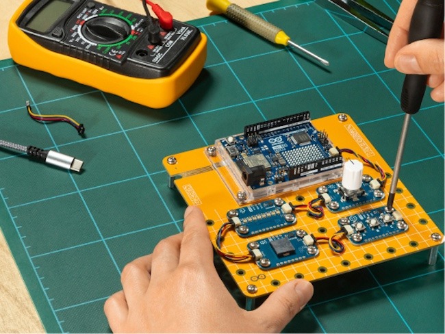 Kickstart your tech journey, with the new Arduino Plug and Make Kit!