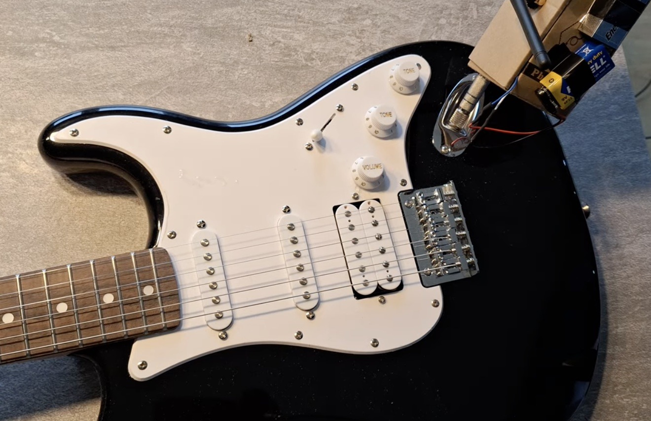 This DIY guitar transmitter sends digital audio to the amp | Arduino Blog