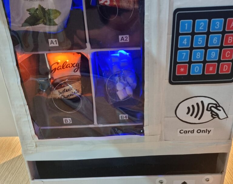 A desktop-sized DIY vending machine for your room | Arduino Blog