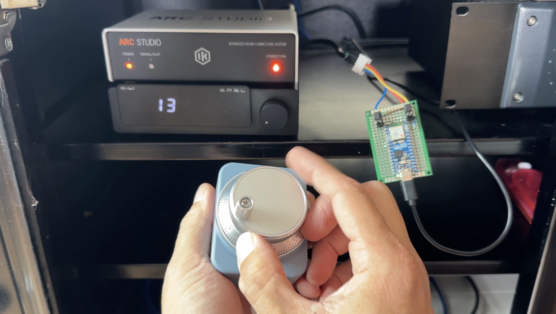 Control your volume with a wireless rotary encoder, as you deserve