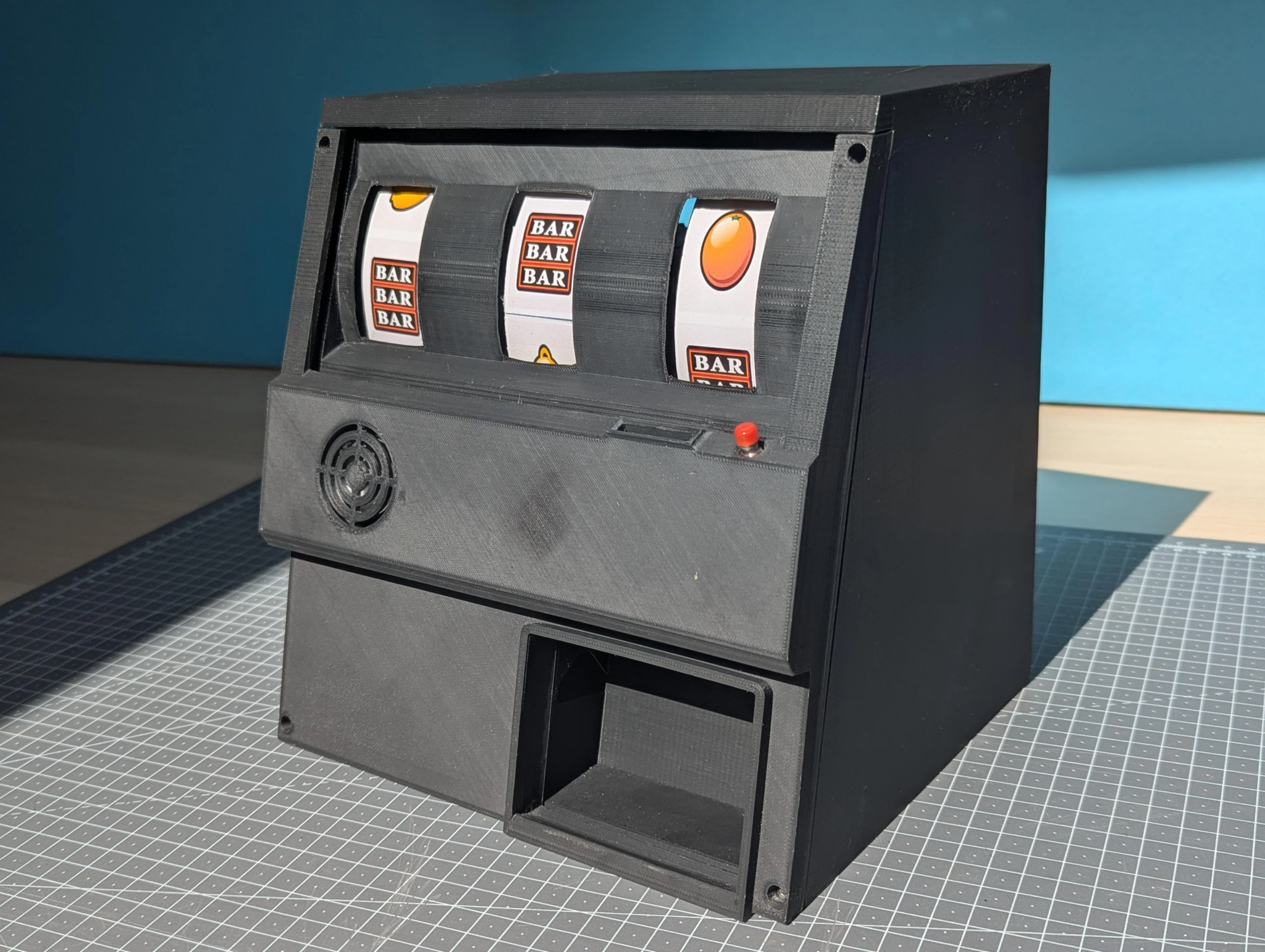 This student made his own odds with a DIY slot machine | Arduino Blog