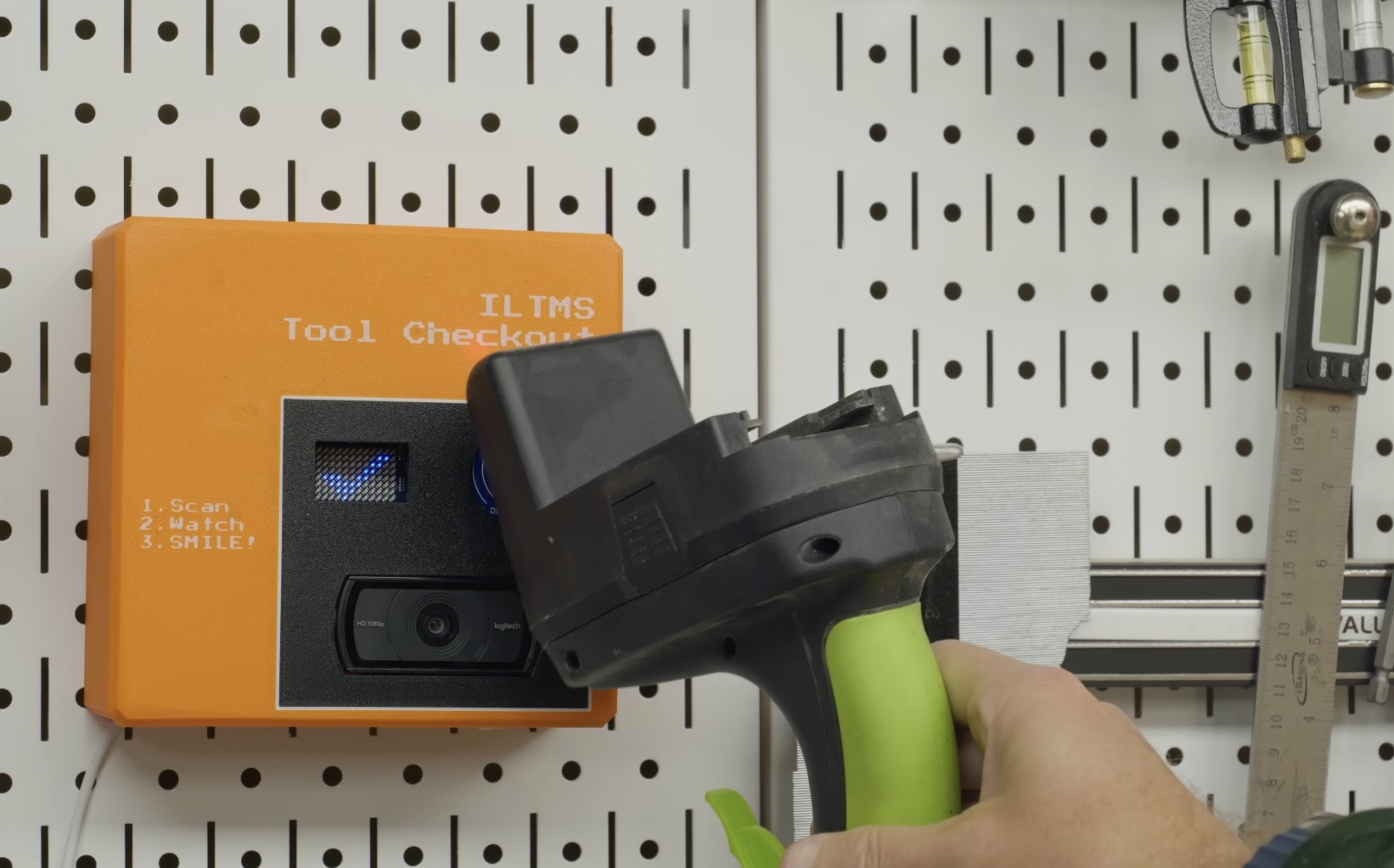 UNO Q toolroom management keeps loaner tools from disappearing